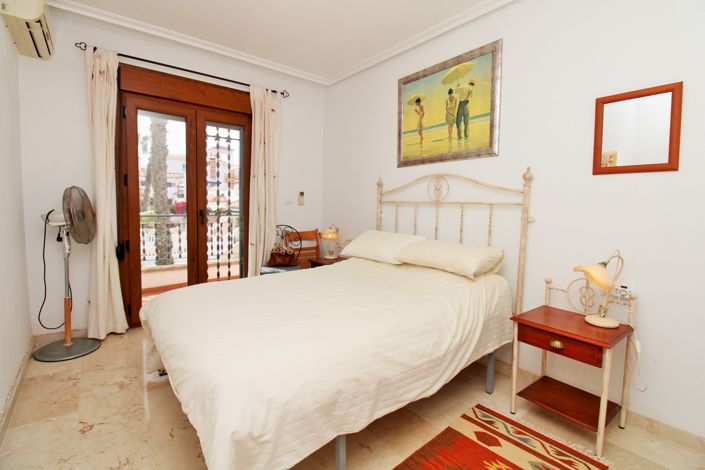 Image No.15-2 Bed Townhouse for sale