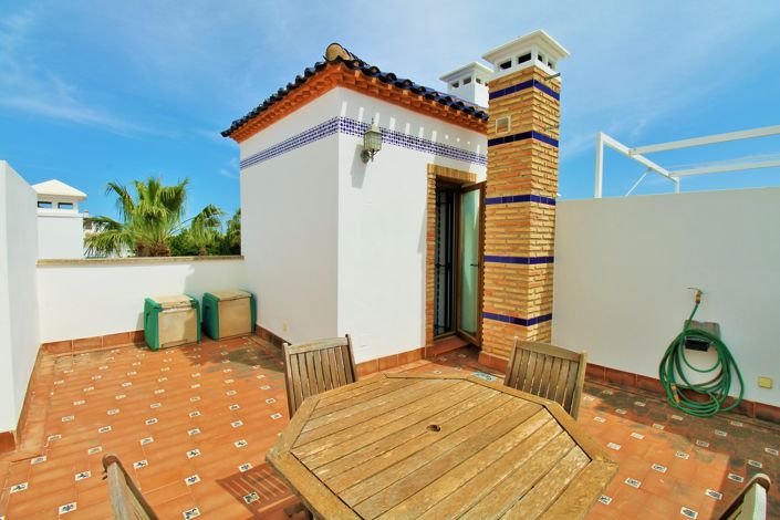 Image No.20-2 Bed Townhouse for sale