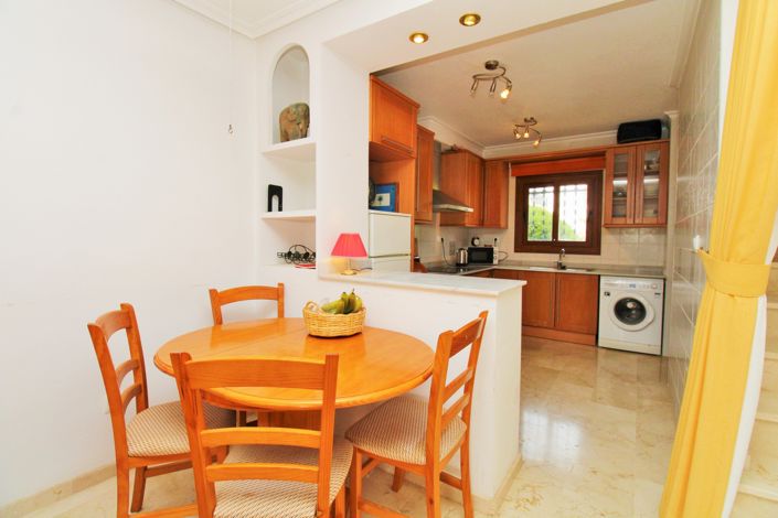 Image No.8-2 Bed Townhouse for sale