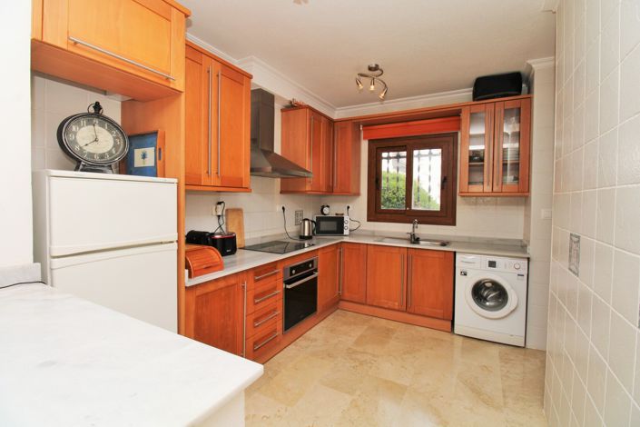 Image No.9-2 Bed Townhouse for sale