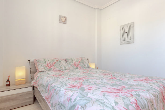 Image No.17-2 Bed Townhouse for sale