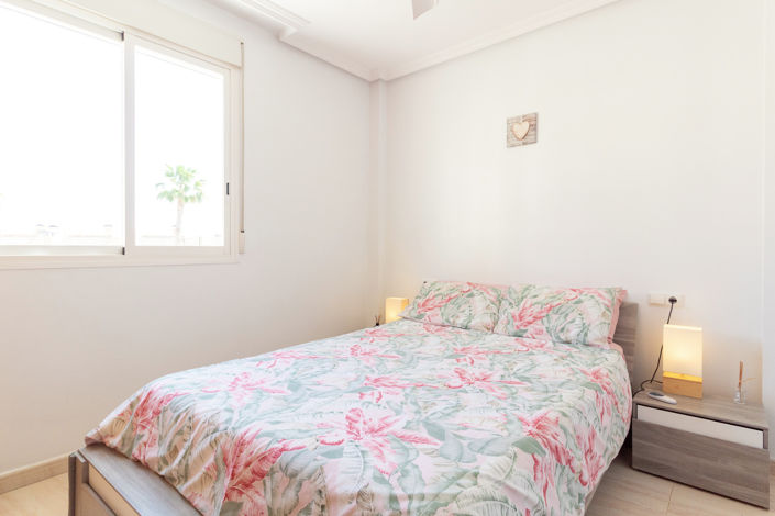 Image No.18-2 Bed Townhouse for sale