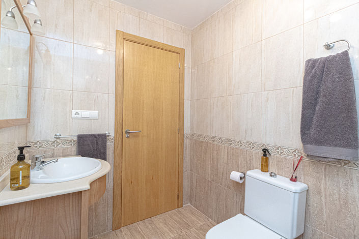 Image No.22-2 Bed Townhouse for sale