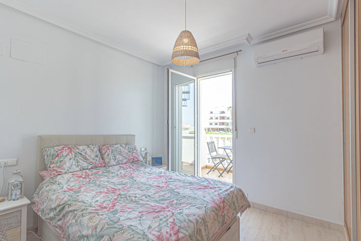 Image No.23-2 Bed Townhouse for sale