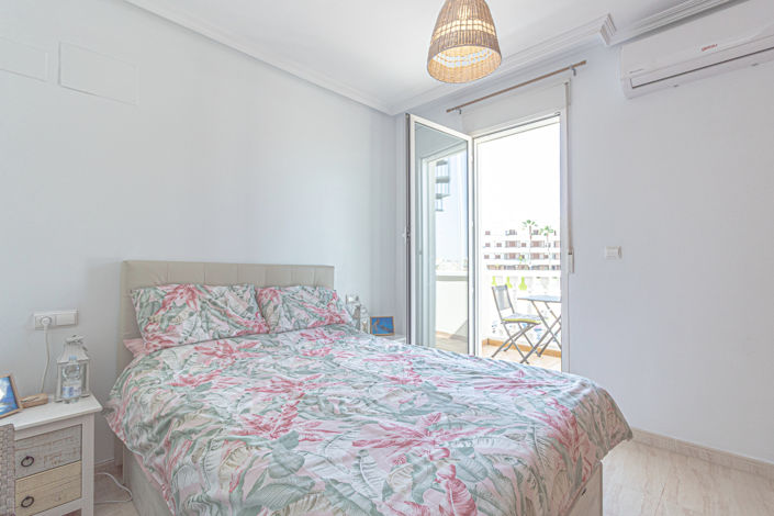 Image No.25-2 Bed Townhouse for sale