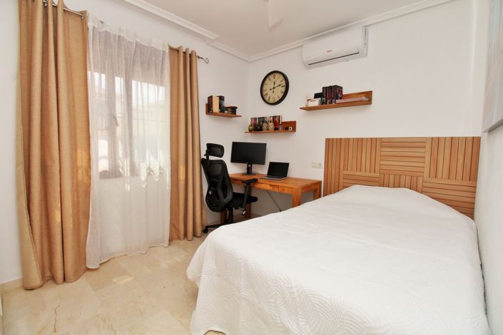 Image No.11-3 Bed Townhouse for sale