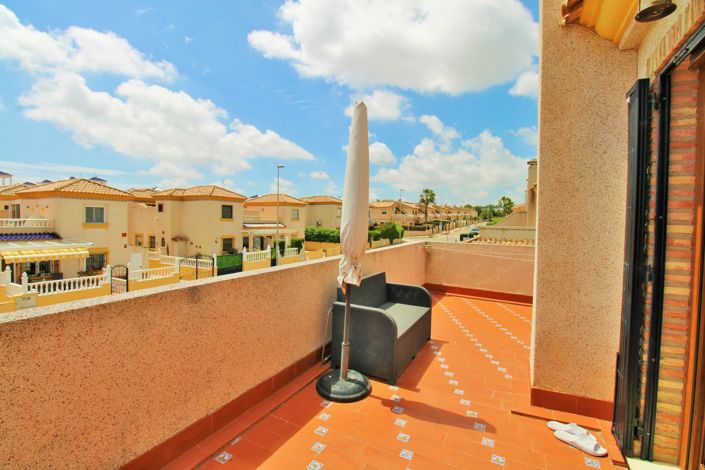 Image No.19-3 Bed Townhouse for sale