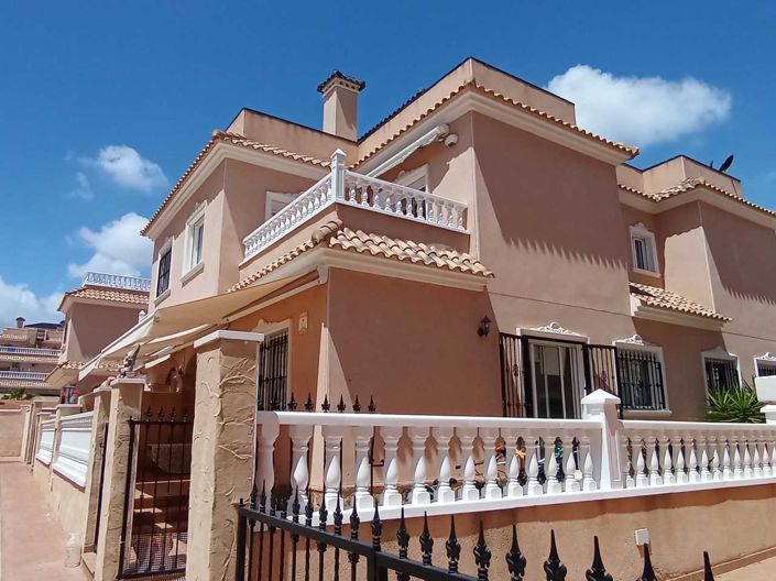Image No.3-3 Bed Townhouse for sale