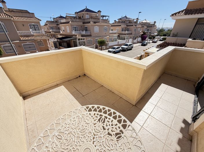 Image No.18-3 Bed Townhouse for sale