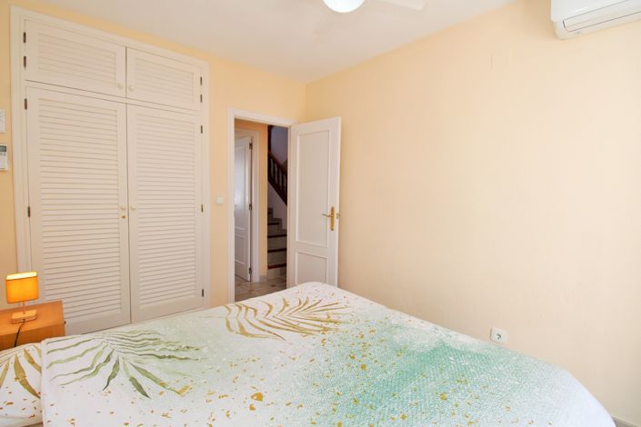 Image No.15-2 Bed Townhouse for sale