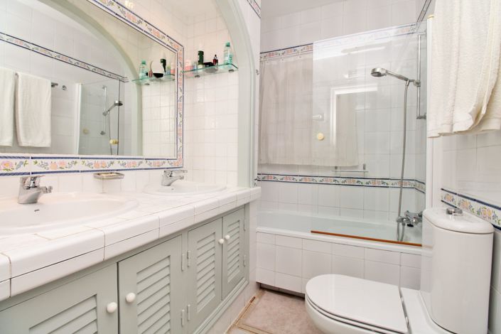 Image No.19-2 Bed Townhouse for sale