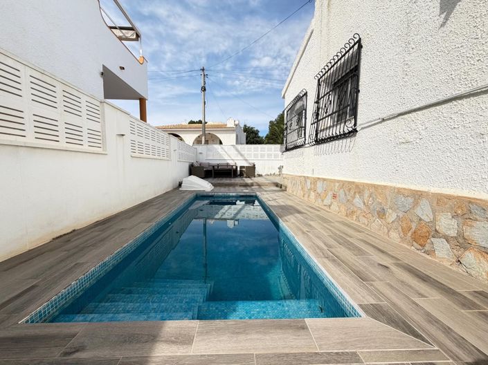 Image No.33-2 Bed Villa for sale