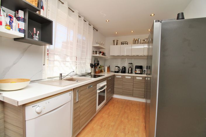Image No.12-3 Bed Townhouse for sale