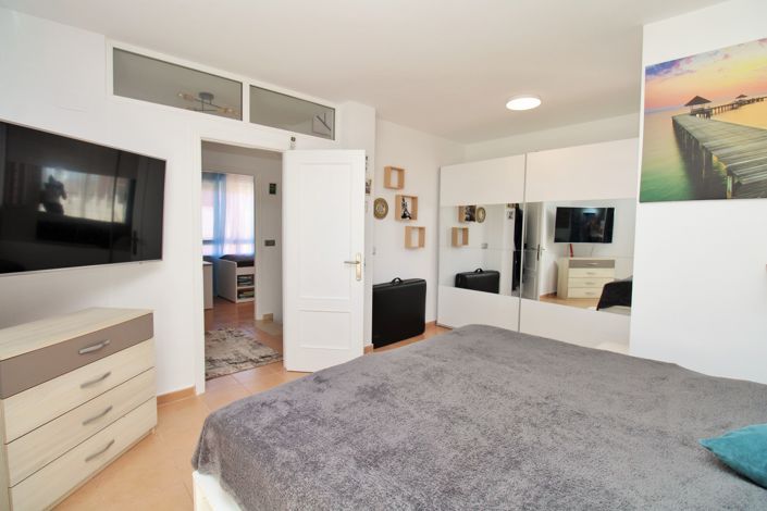 Image No.21-3 Bed Townhouse for sale