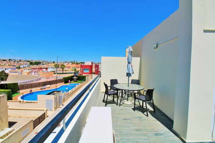 Image No.25-3 Bed Townhouse for sale