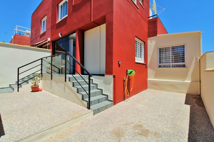 Image No.30-3 Bed Townhouse for sale