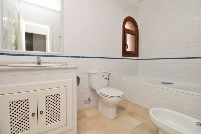 Image No.19-3 Bed Townhouse for sale