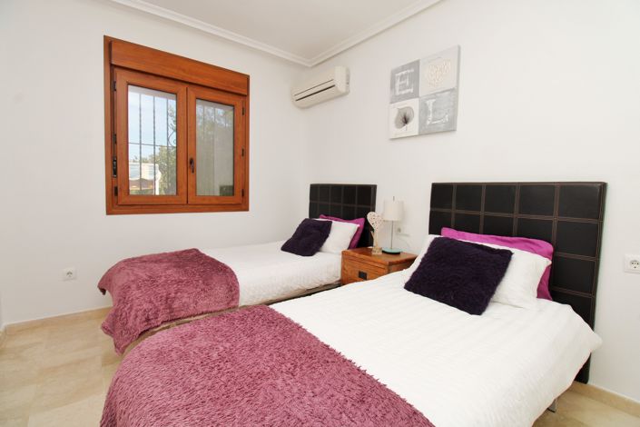 Image No.20-3 Bed Townhouse for sale