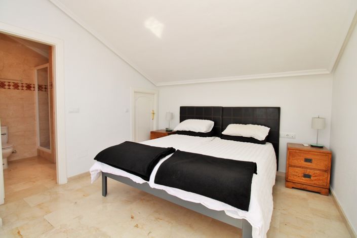 Image No.21-3 Bed Townhouse for sale