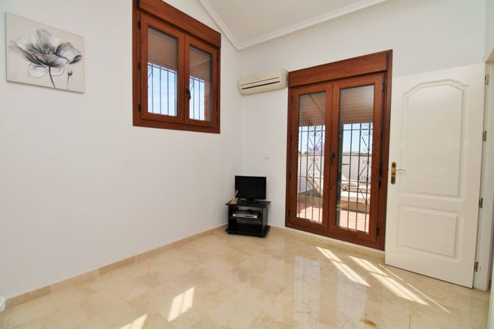 Image No.23-3 Bed Townhouse for sale