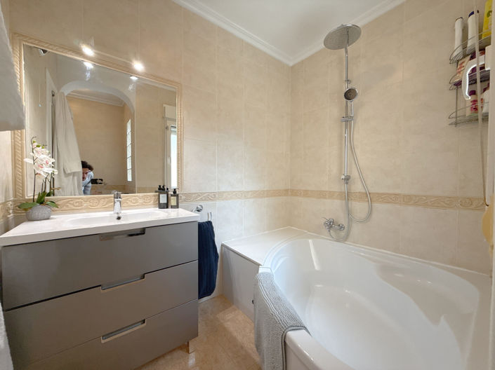 Image No.27-2 Bed Townhouse for sale