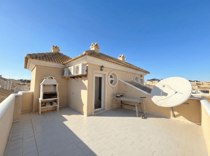 Image No.32-2 Bed Townhouse for sale