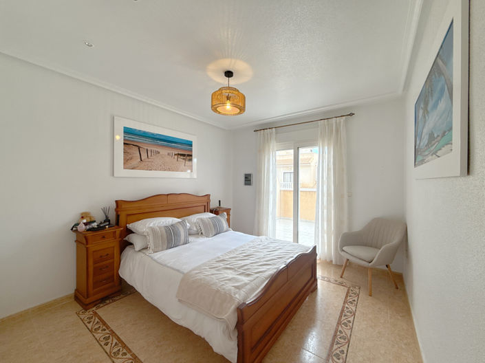 Image No.4-2 Bed Townhouse for sale