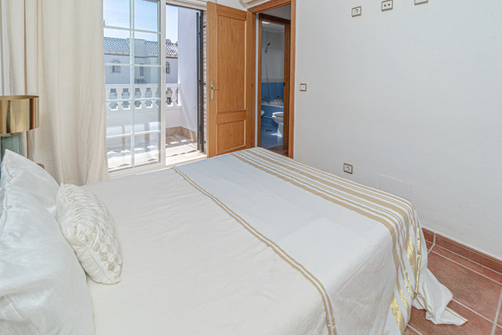 Image No.29-3 Bed Townhouse for sale