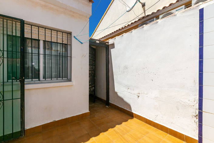 Image No.20-2 Bed Townhouse for sale
