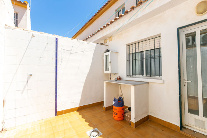 Image No.22-2 Bed Townhouse for sale