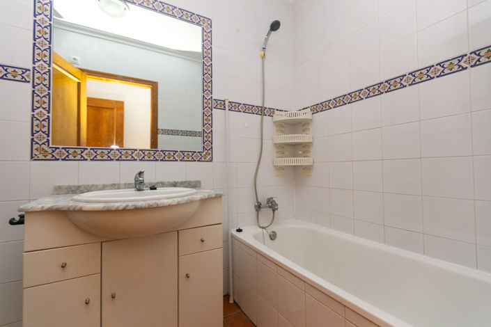 Image No.27-2 Bed Townhouse for sale