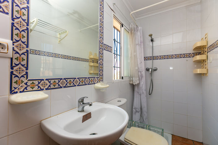 Image No.37-2 Bed Townhouse for sale