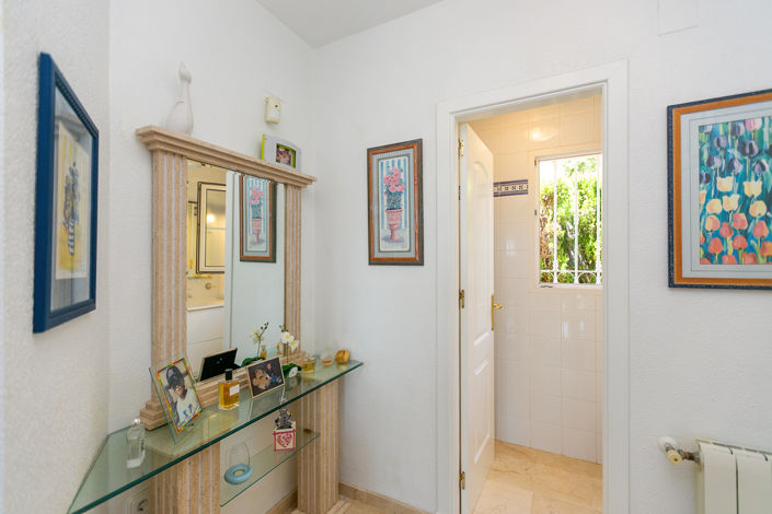 Image No.10-3 Bed Villa for sale