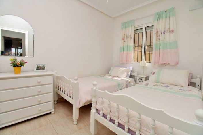 Image No.12-3 Bed Townhouse for sale