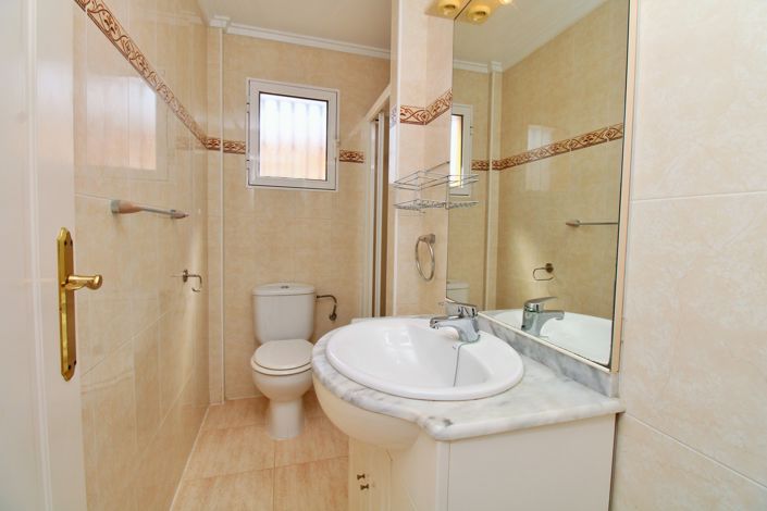 Image No.16-3 Bed Townhouse for sale