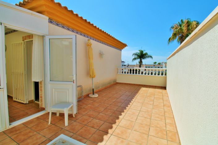 Image No.20-3 Bed Townhouse for sale
