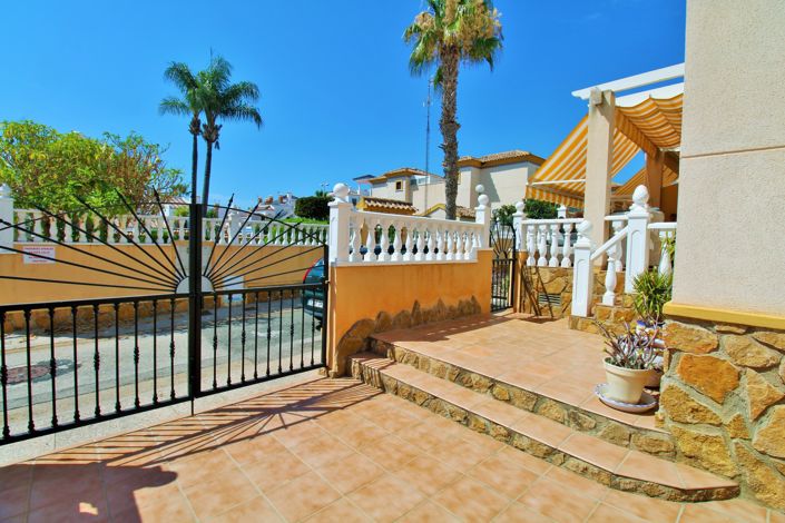 Image No.25-3 Bed Townhouse for sale