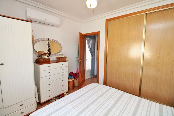 Image No.16-2 Bed Townhouse for sale