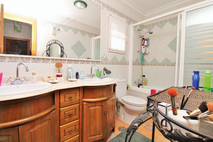 Image No.17-2 Bed Townhouse for sale