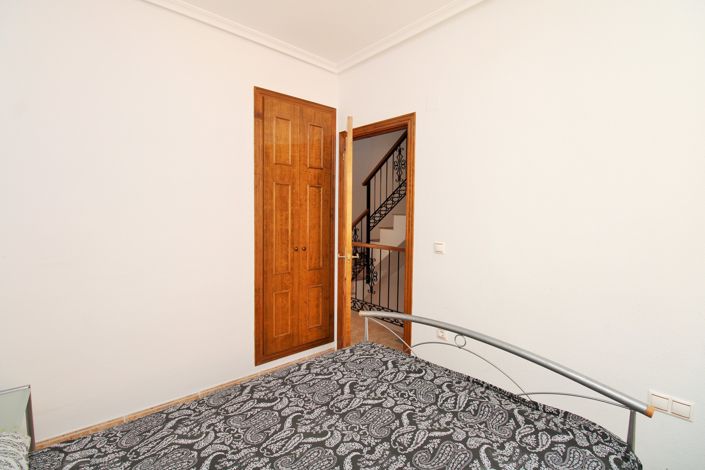 Image No.12-3 Bed Townhouse for sale