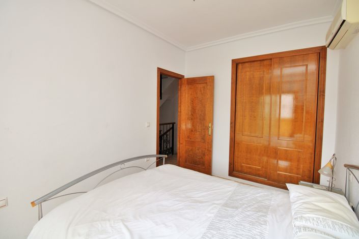 Image No.17-3 Bed Townhouse for sale
