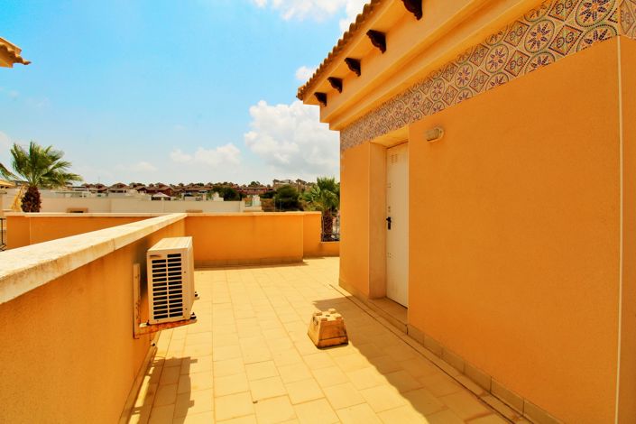 Image No.20-3 Bed Townhouse for sale