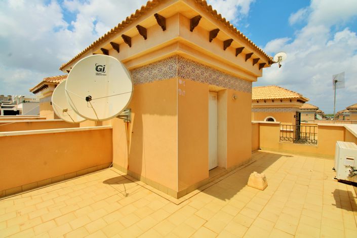 Image No.21-3 Bed Townhouse for sale