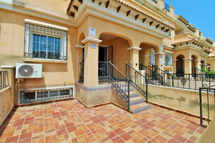 Image No.27-3 Bed Townhouse for sale
