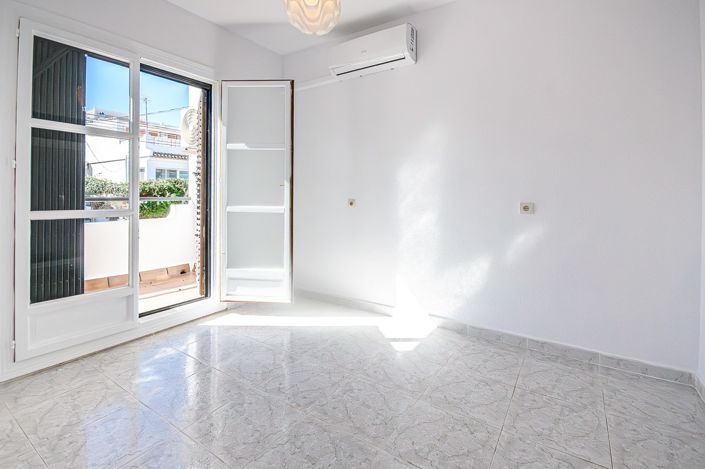 Image No.13-3 Bed Townhouse for sale