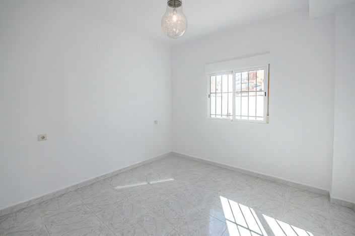 Image No.8-3 Bed Townhouse for sale