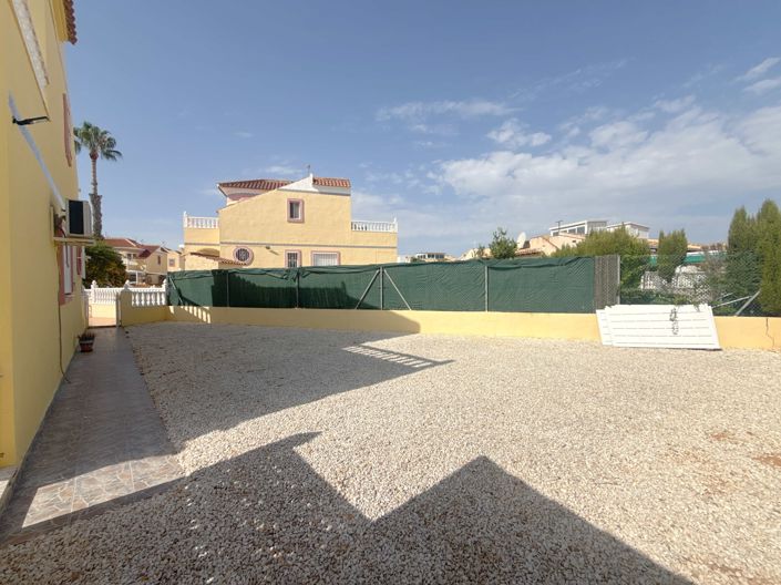 Image No.27-3 Bed Townhouse for sale