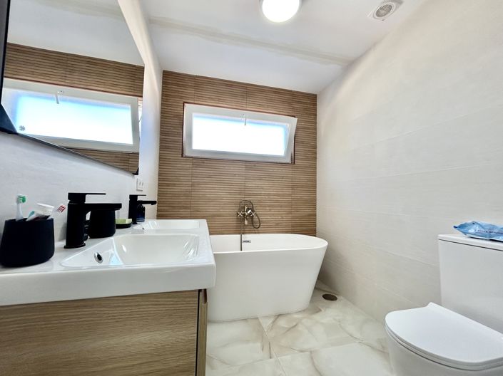 Image No.16-3 Bed Townhouse for sale