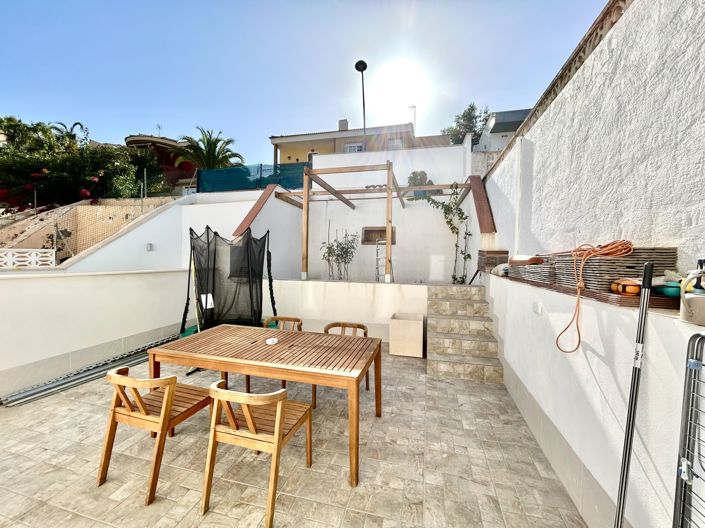 Image No.19-3 Bed Townhouse for sale