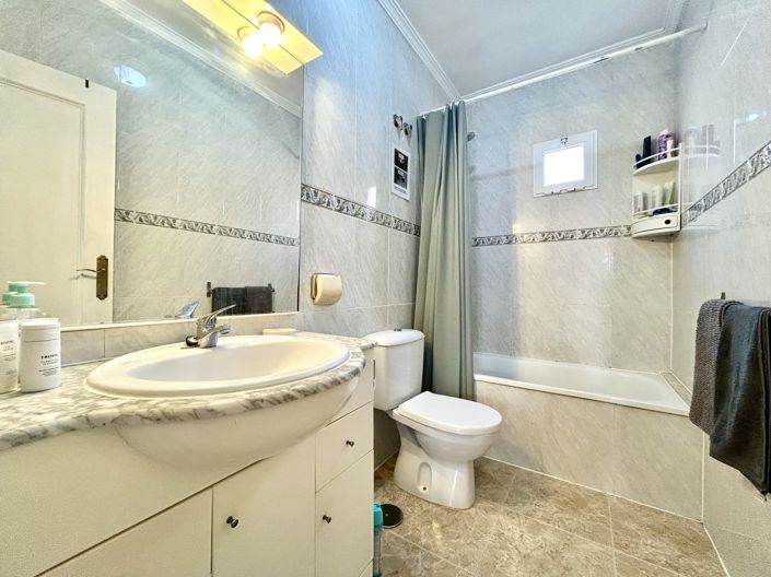 Image No.20-3 Bed Townhouse for sale